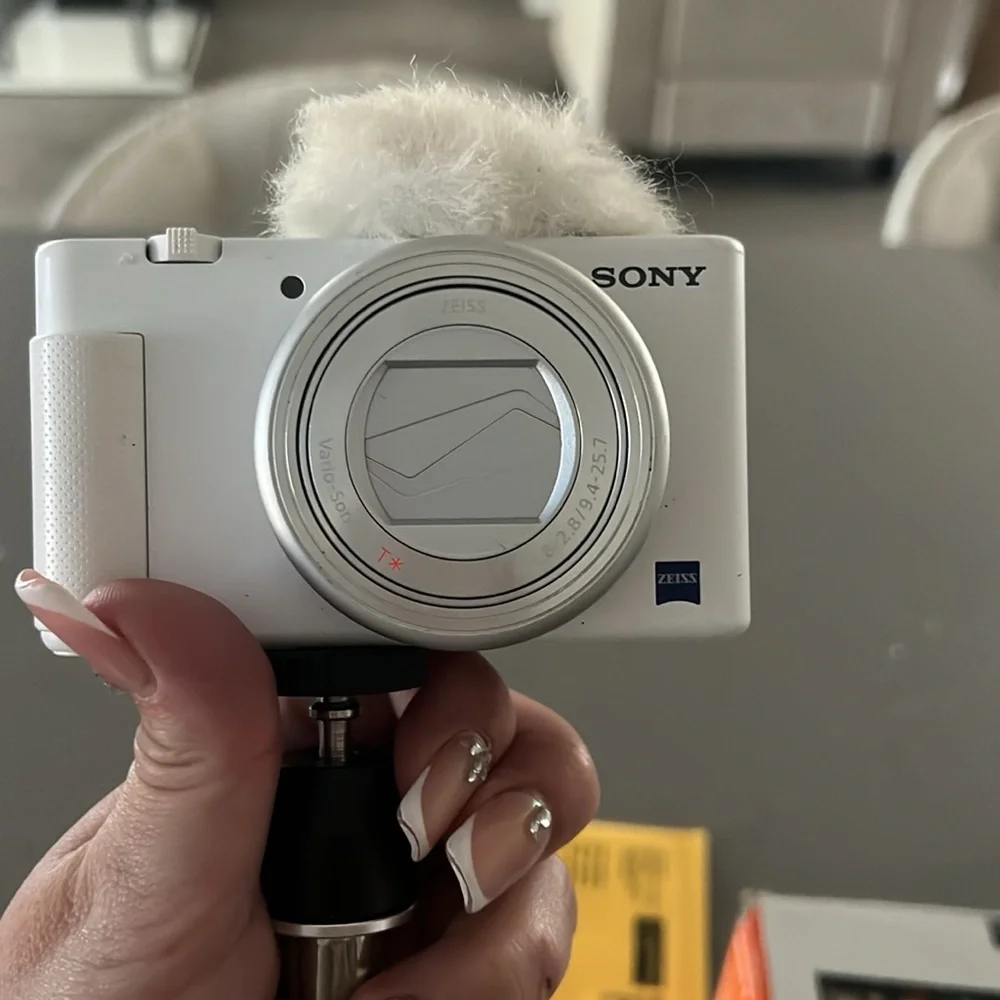 Sony digital camera zv-1 perfect condition bought a new one